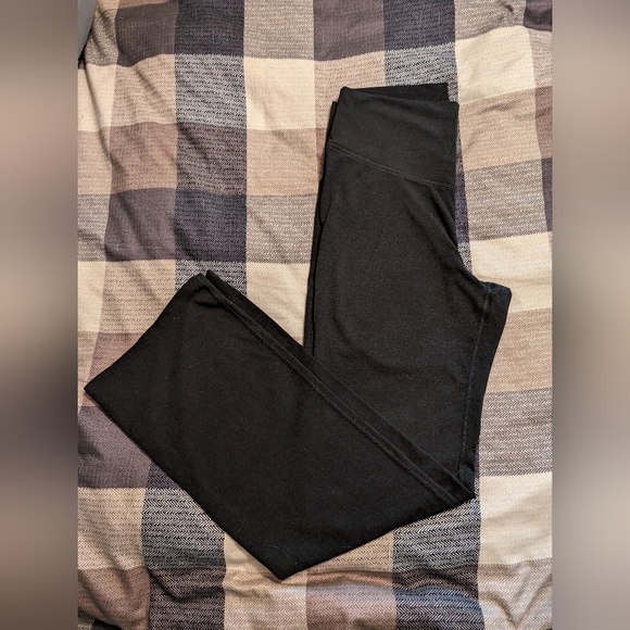 Old Navy Active Capris - Picture 1 of 3